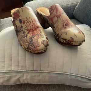 Multicolored mules comfortable